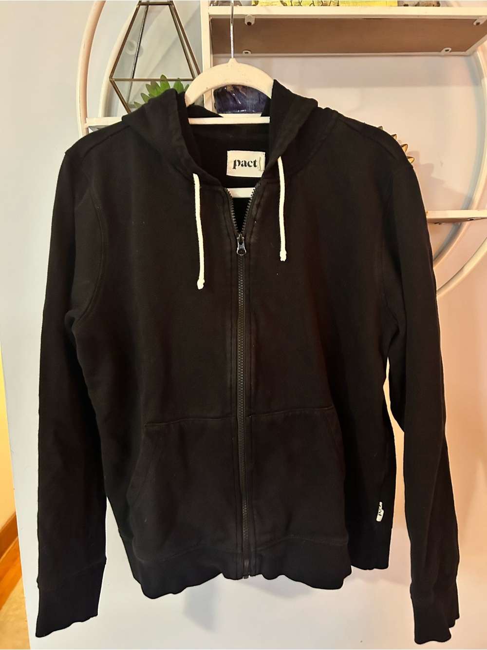PACT Organic Women’s  Large L Black Zip Up Hooded Sweatshirt